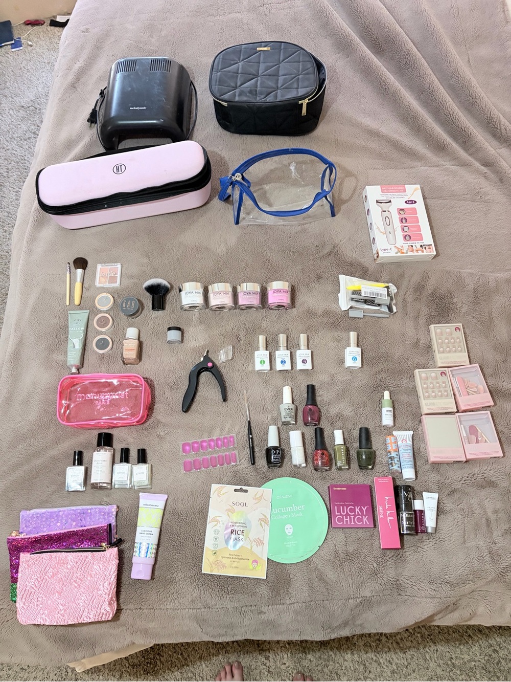 Assorted Beauty & Nail Care Accessories - Pink Travel Case Set
